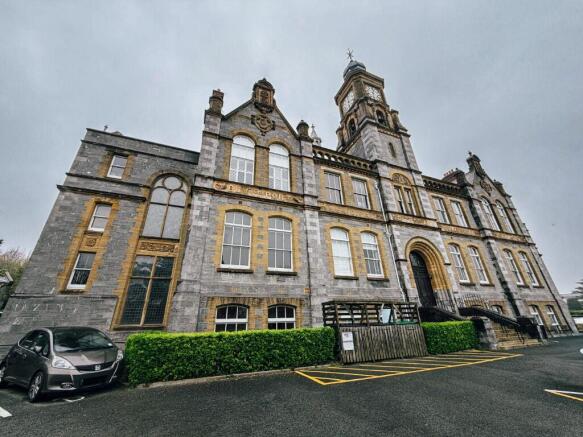 2 bed property, in Paradise Road, £115,000