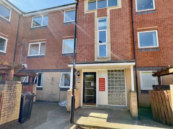 2 bed property, in Limekiln Court, £59,000