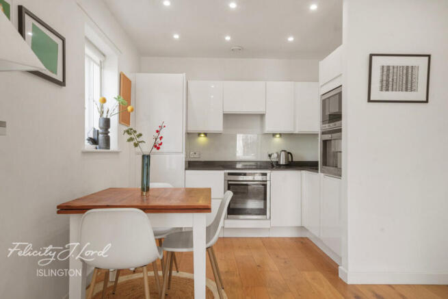 1 bed property, in Branch Place, £500,000