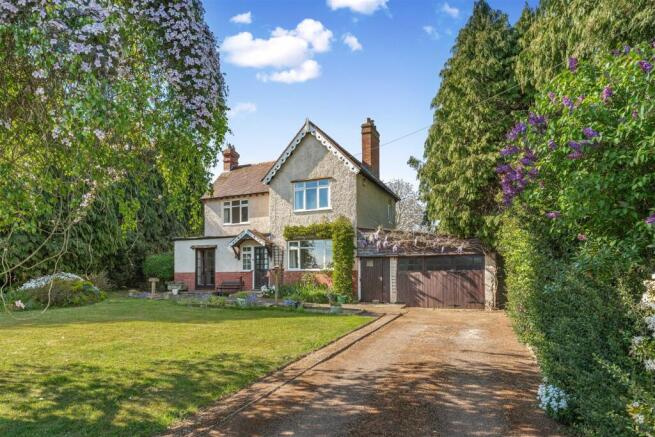 3 bed property, in Shotteswell, £650,000