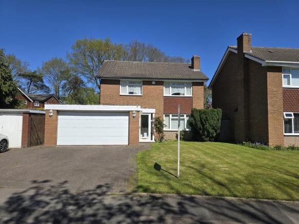 4 bed property, in St. Andrews Road, £585,000