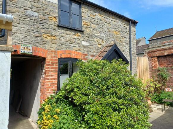 1 bed property, in West Street, £205,000