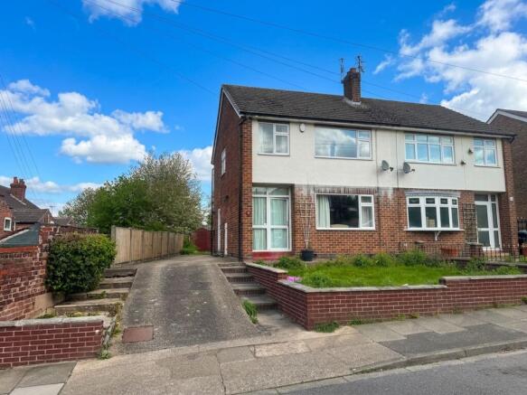3 bed property, in Halls Road, £200,000