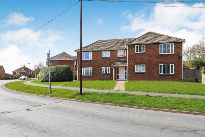 1 bed property, in Rose Street, £55,000