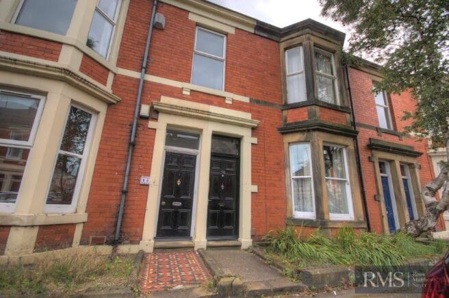 5 bed property, in Fairfield Road, £479,950