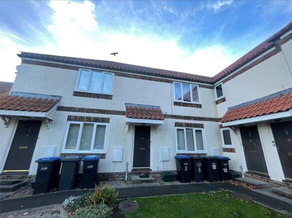 2 bed property, in The Green, £130,000
