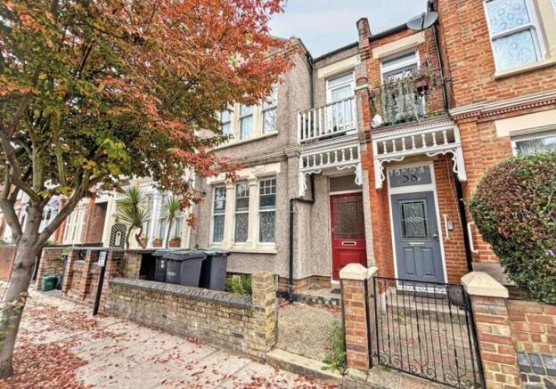 2 bed property, in Ground Floor Flat, £380,000