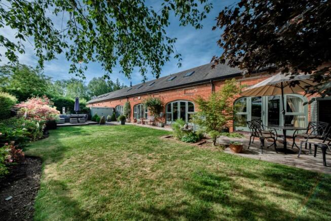3 bed property, in Netherstead Court Morton Bagot, £775,000