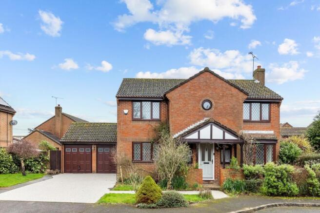 4 bed property, in Brick Kiln Close, £675,000