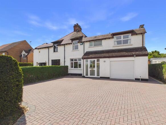 5 bed property, in The Wheatridge East, £525,000
