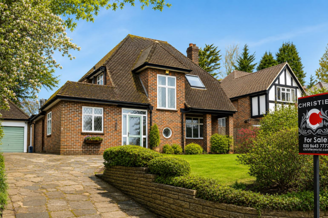 4 bed property, in Brighton Road, £800,000