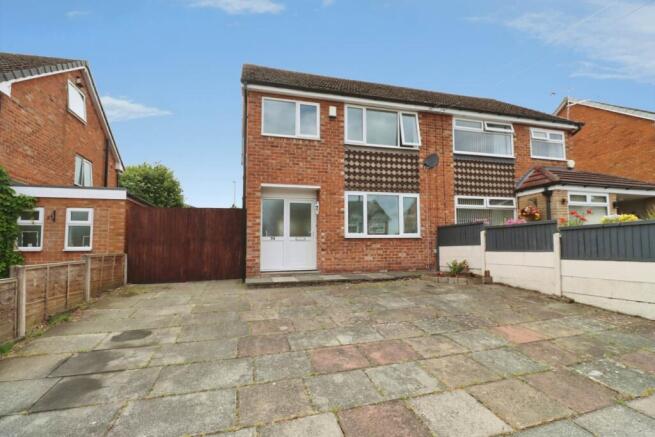 3 bed property, in Shallmarsh Road, £250,000