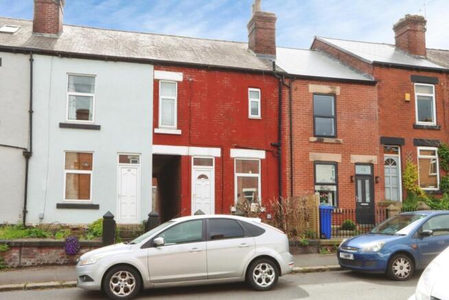 3 bed property, in Slate Street, £130,000