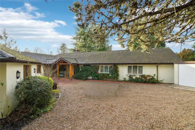 5 bed property, in Appleton Close, £1,950,000