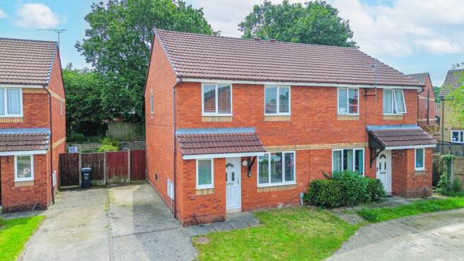 3 bed property, in Grasmere Close, £190,000
