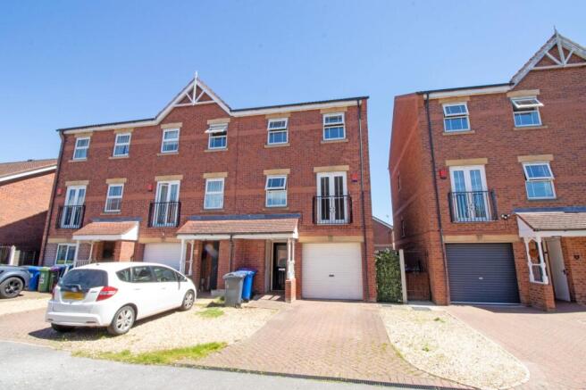 3 bed property, in Fosseway, £160,000