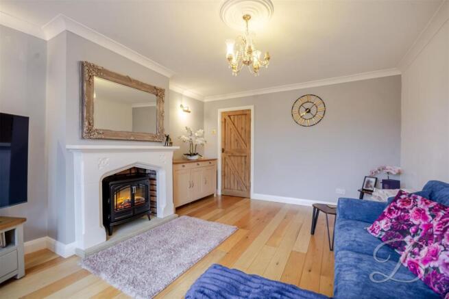 4 bed property, in Park Hall Road, £220,000