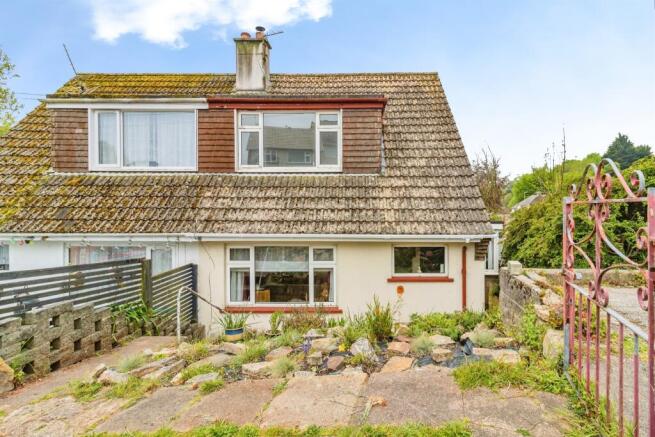 2 bed property, in Underidge Drive, £190,000