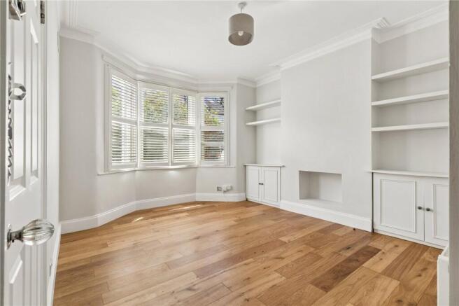 2 bed property, in Crusoe Road, £425,000