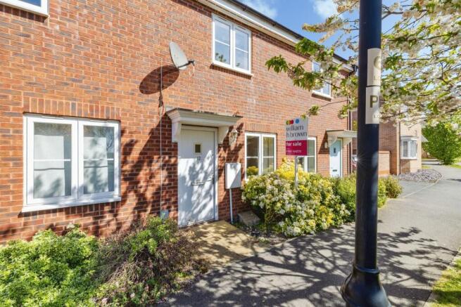 2 bed property, in Bluebell Walk, £175,000