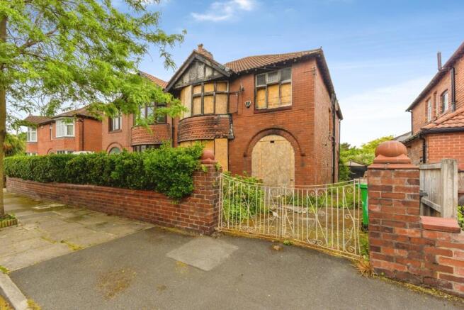 4 bed property, in Ellesmere Road South, £270,000