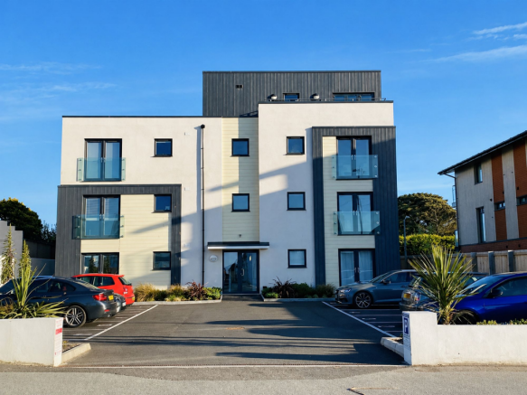 2 bed property, in Felicia House, £219,950