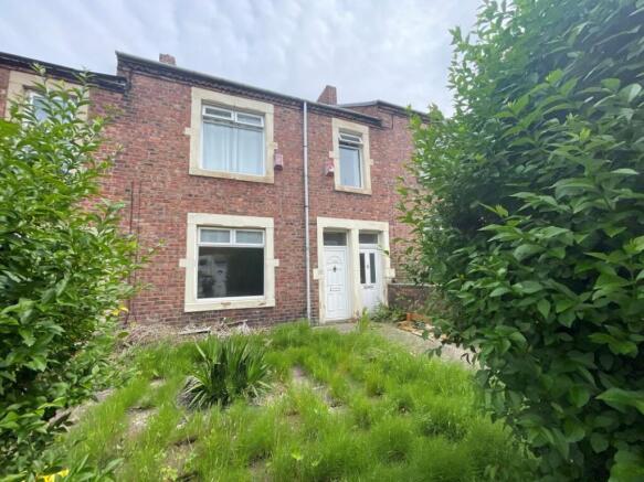 2 bed property, in 11 Axwell Terrace, £42,500