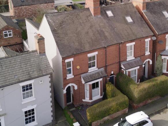 4 bed property, in Lower Packington Road, £375,000