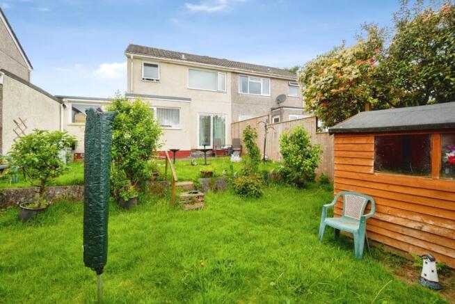 3 bed property, in Dennis Road, £210,000