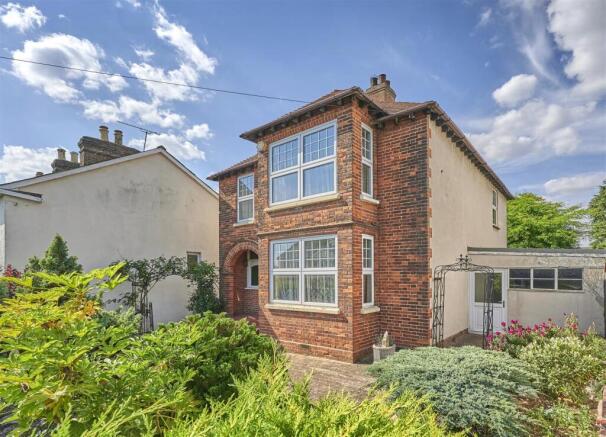 3 bed property, in Dunmow Road, £600,000