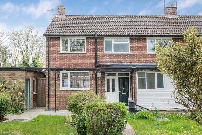 2 bed property, in Cell Barnes Lane, £415,000