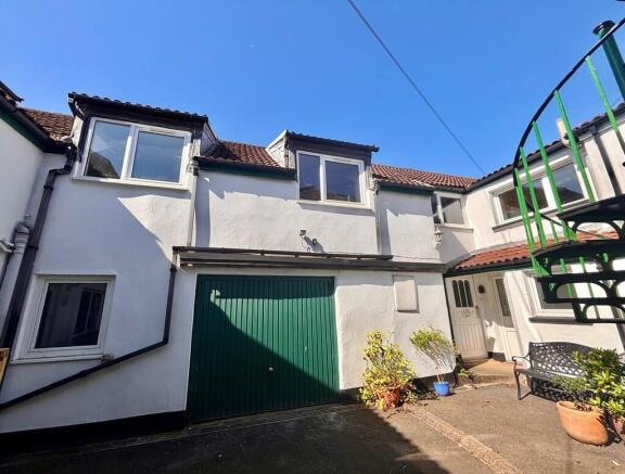 2 bed property, in Ford Street, £155,000