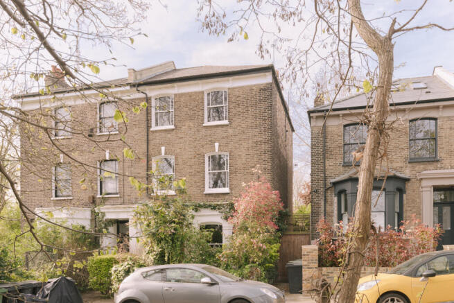 1 bed property, in Cliff Terrace, £375,000