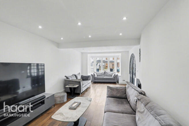 3 bed property, in Wensleydale Avenue, £600,000