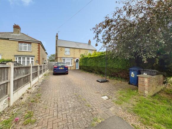 3 bed property, in Ramsey Road, £290,000