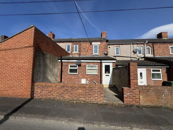 2 bed property, in Railway Terrace North, £45,000