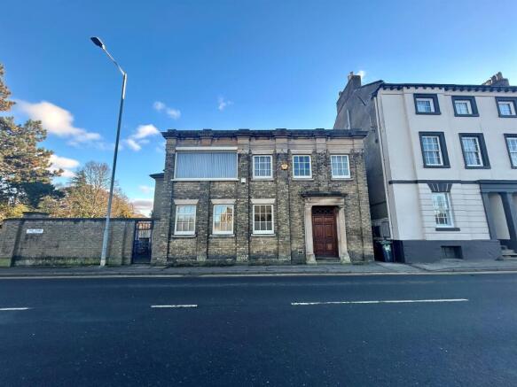 1 bed property, in Boston Road, £63,000