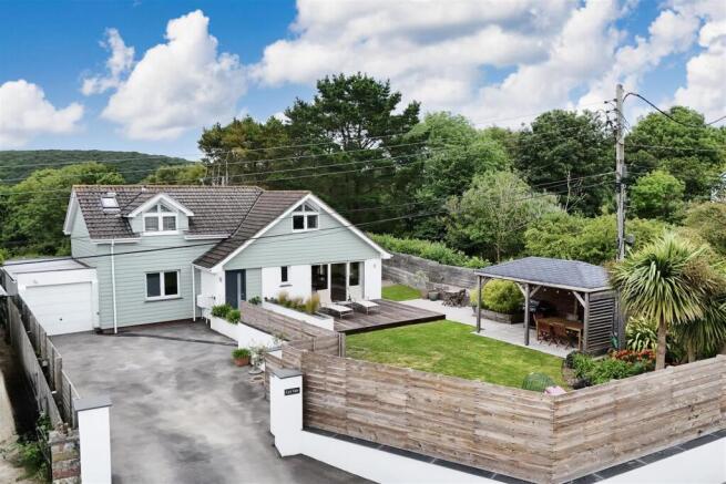 4 bed property, in Eastacombe Lane, £765,000