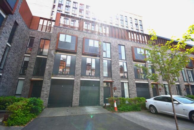 3 bed property, in Arundel Street, £435,000