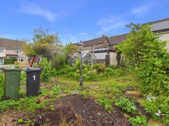 3 bed property, in Court Road, £270,000