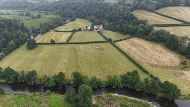 6 bed property, in Pentrecwrt, £595,000