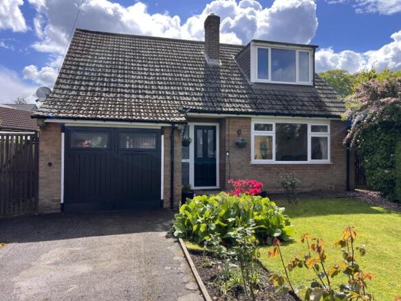 3 bed property, in Linscott Close, £295,000