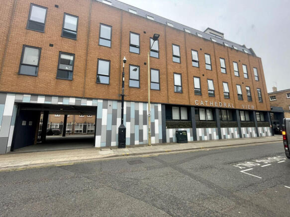2 bed property, in Wentworth Street, £150,000