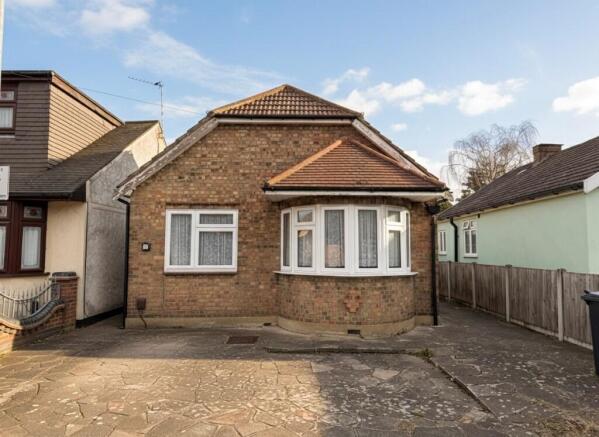 2 bed property, in Manor Road, £400,000