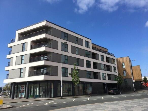1 bed property, in Millbay Road, £160,000