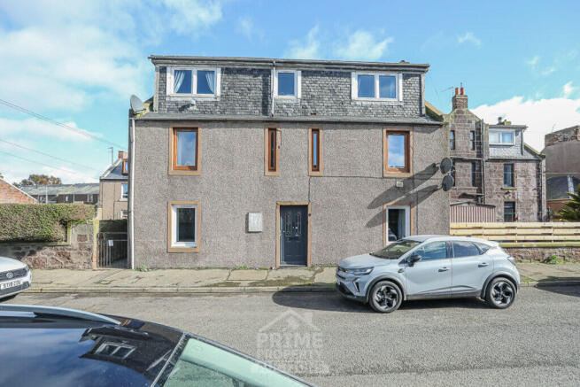 2 bed property, in 11 River Street, £90,000