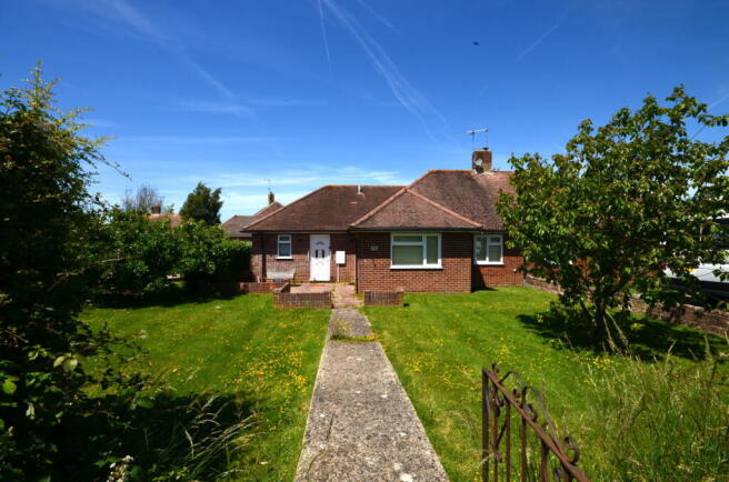 2 bed property, in Orchard Way, £300,000
