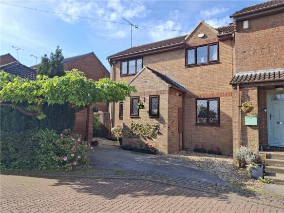 3 bed property, in Topcliffe Grove, £290,000