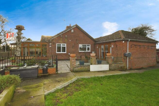 2 bed property, in North Street, £320,000