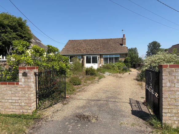 3 bed property, in Freeland, £495,000